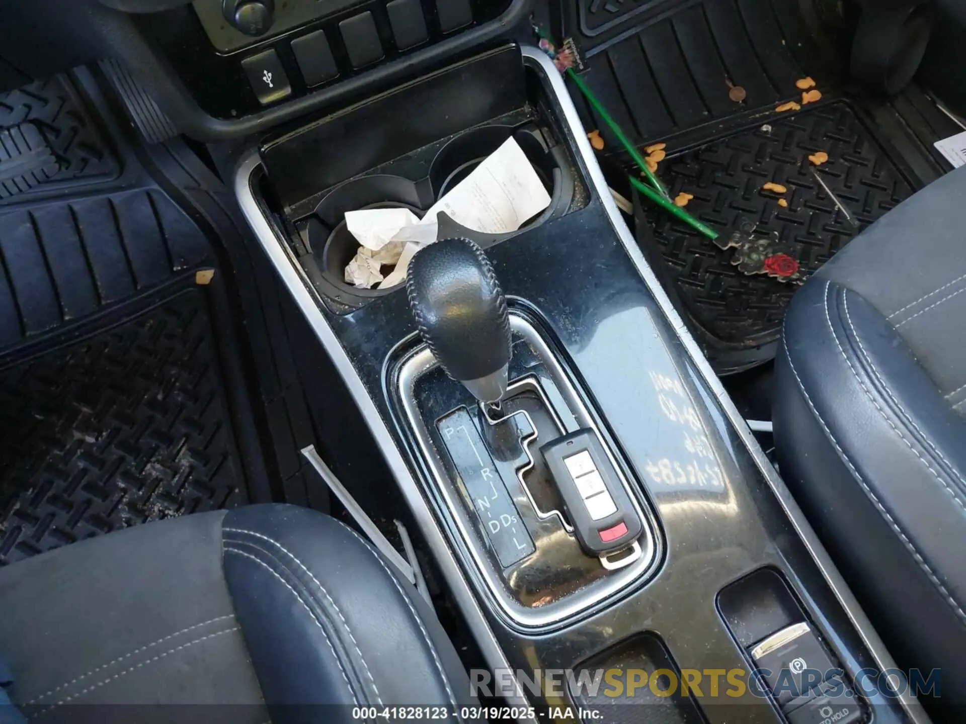 11 Photograph of a damaged car JA4AD3A3XKZ046463 MITSUBISHI OUTLANDER 2019