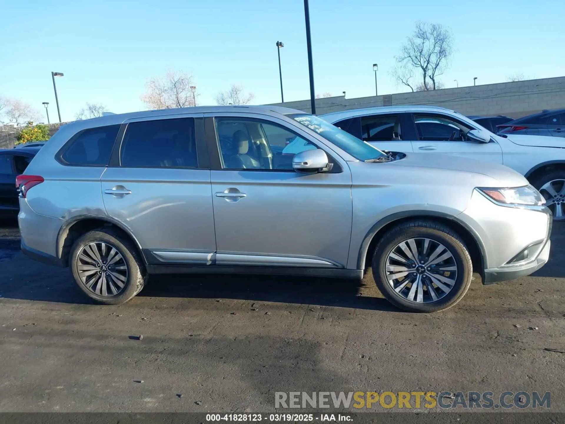 13 Photograph of a damaged car JA4AD3A3XKZ046463 MITSUBISHI OUTLANDER 2019