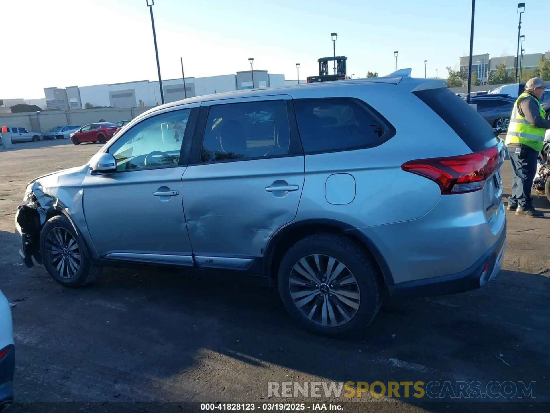 14 Photograph of a damaged car JA4AD3A3XKZ046463 MITSUBISHI OUTLANDER 2019