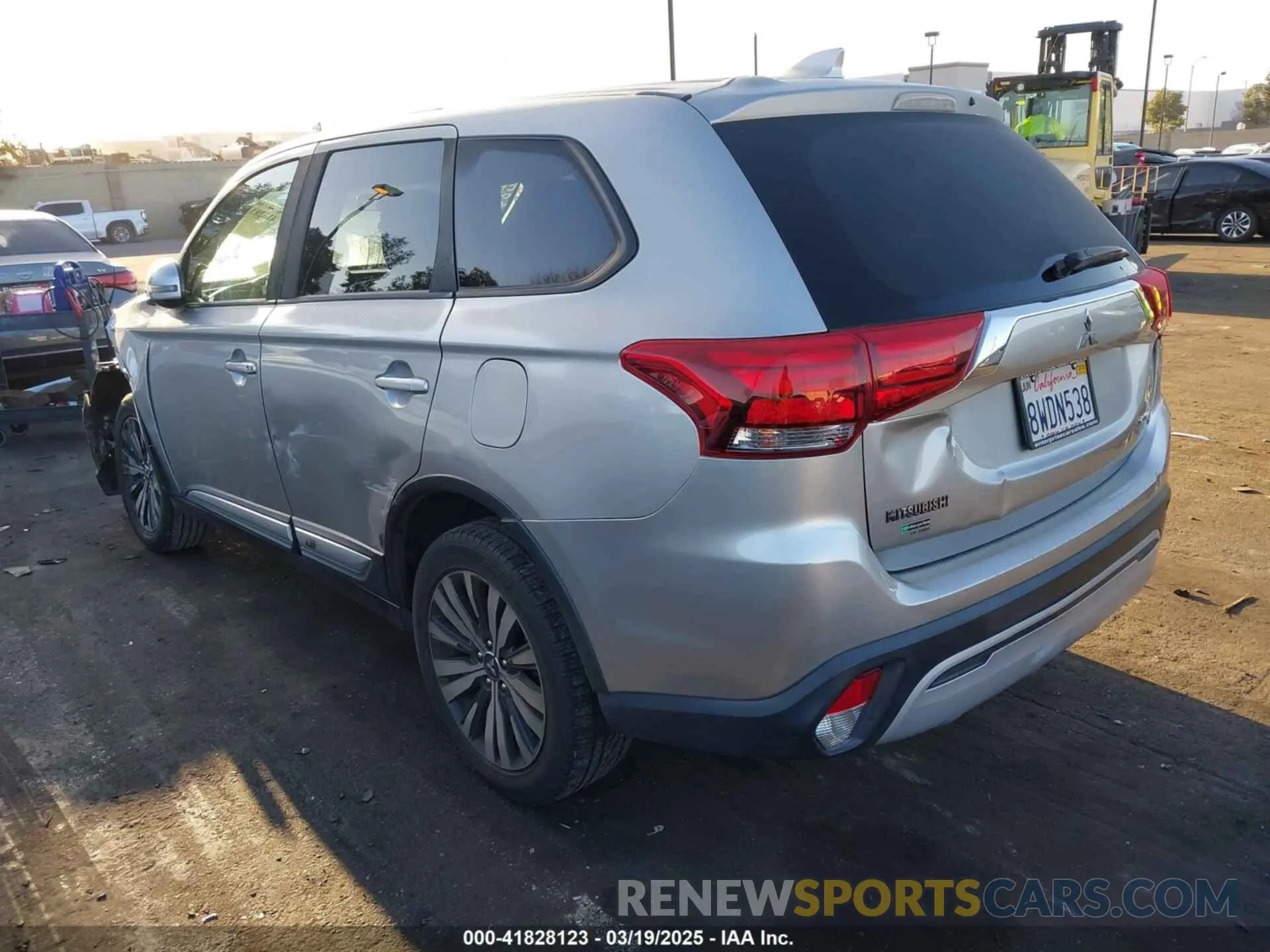 3 Photograph of a damaged car JA4AD3A3XKZ046463 MITSUBISHI OUTLANDER 2019