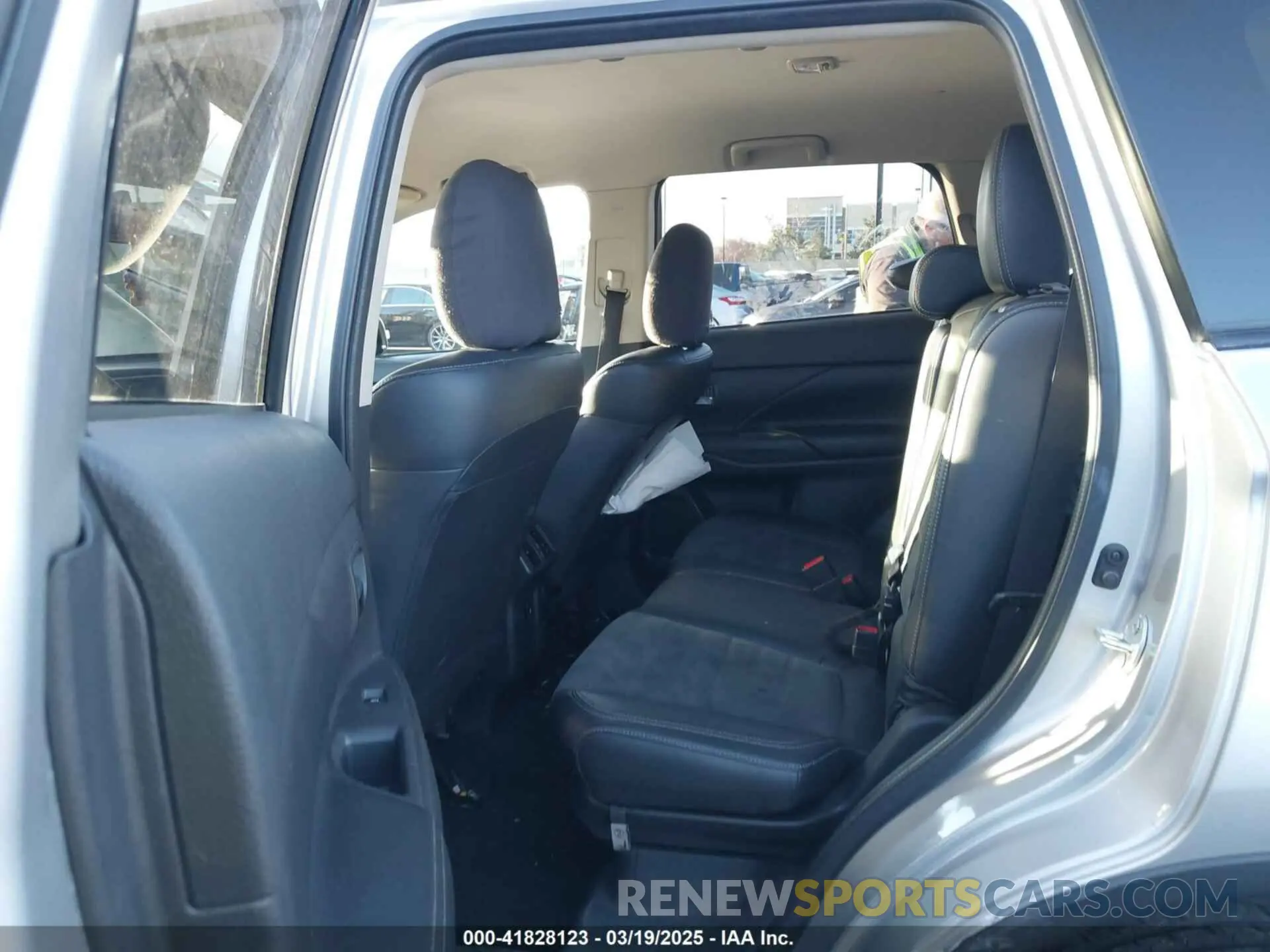 8 Photograph of a damaged car JA4AD3A3XKZ046463 MITSUBISHI OUTLANDER 2019