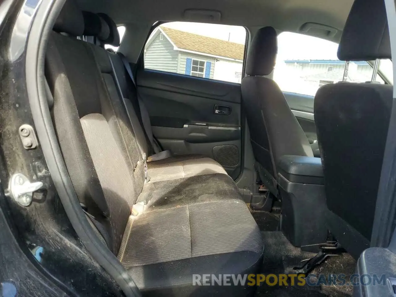 11 Photograph of a damaged car JA4AP3AU0KU033850 MITSUBISHI OUTLANDER 2019