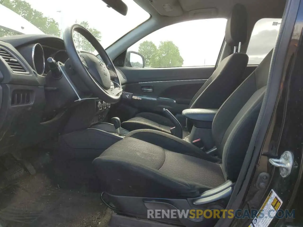 7 Photograph of a damaged car JA4AP3AU0KU033850 MITSUBISHI OUTLANDER 2019