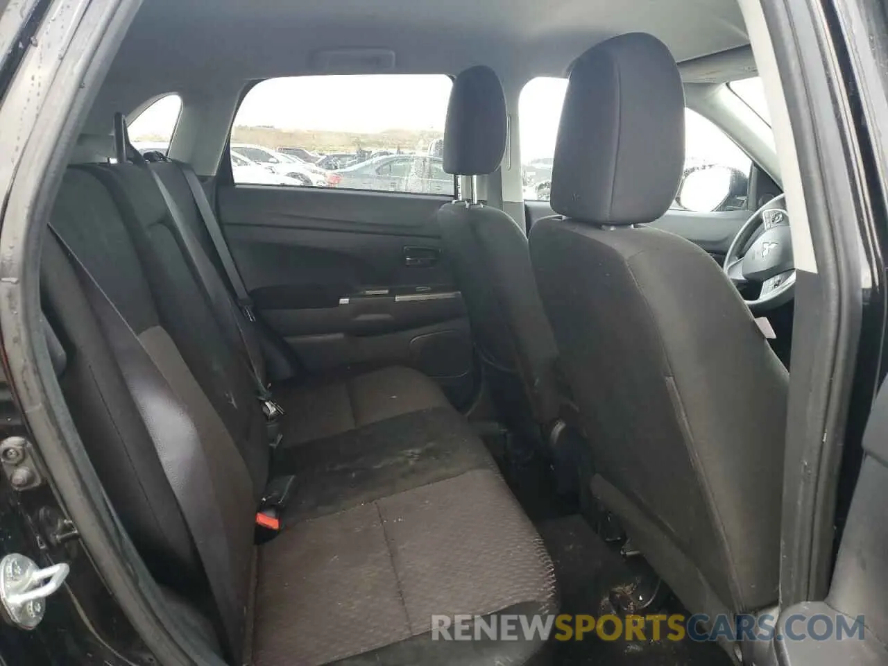 10 Photograph of a damaged car JA4AP3AU1KU000274 MITSUBISHI OUTLANDER 2019