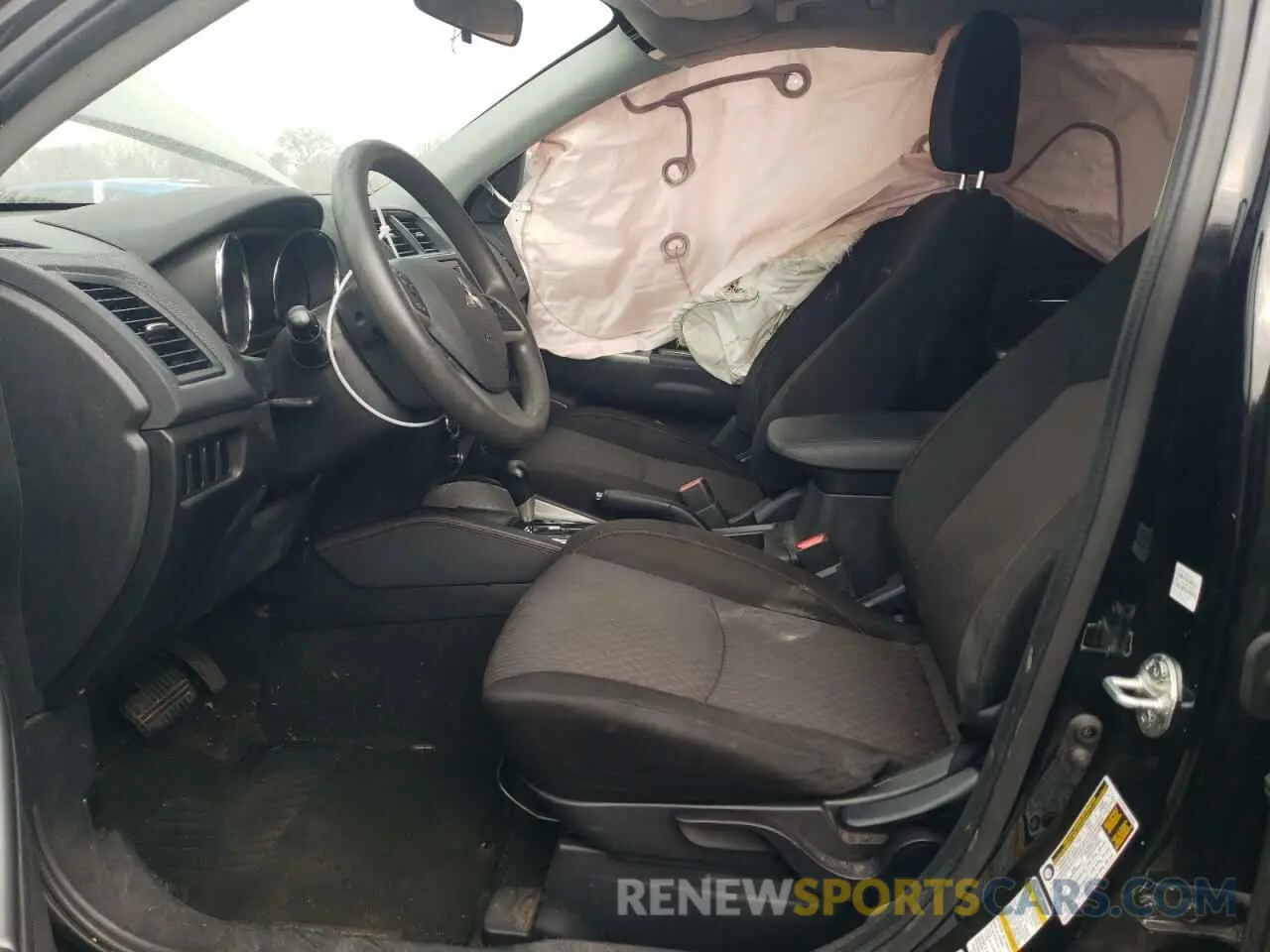 7 Photograph of a damaged car JA4AP3AU1KU001666 MITSUBISHI OUTLANDER 2019