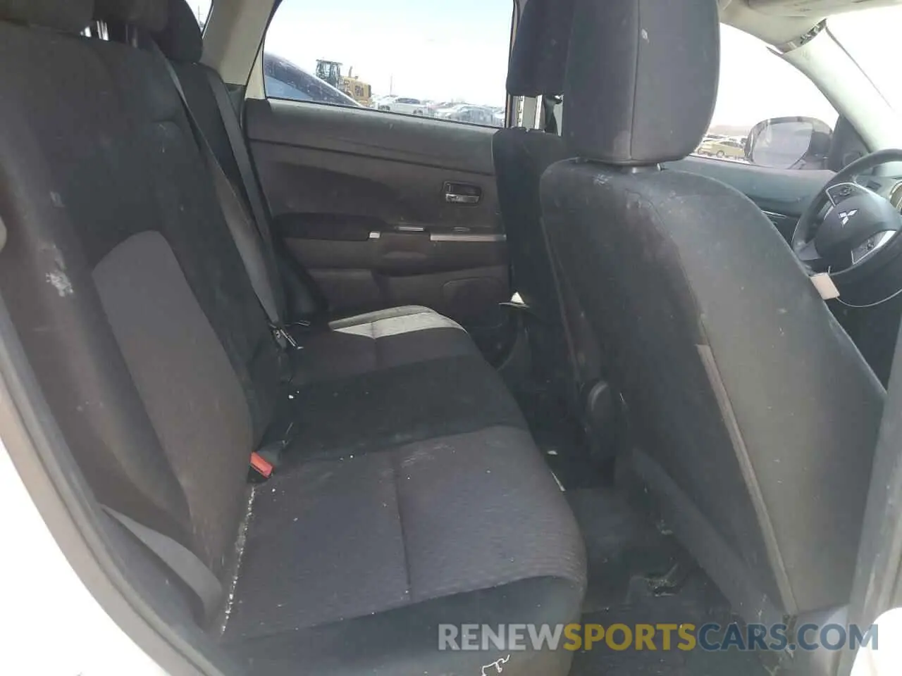 11 Photograph of a damaged car JA4AP3AU2KU005452 MITSUBISHI OUTLANDER 2019
