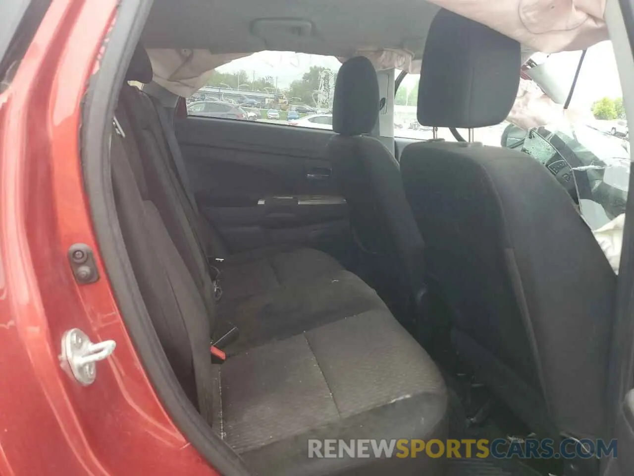 10 Photograph of a damaged car JA4AP3AU4KU016355 MITSUBISHI OUTLANDER 2019