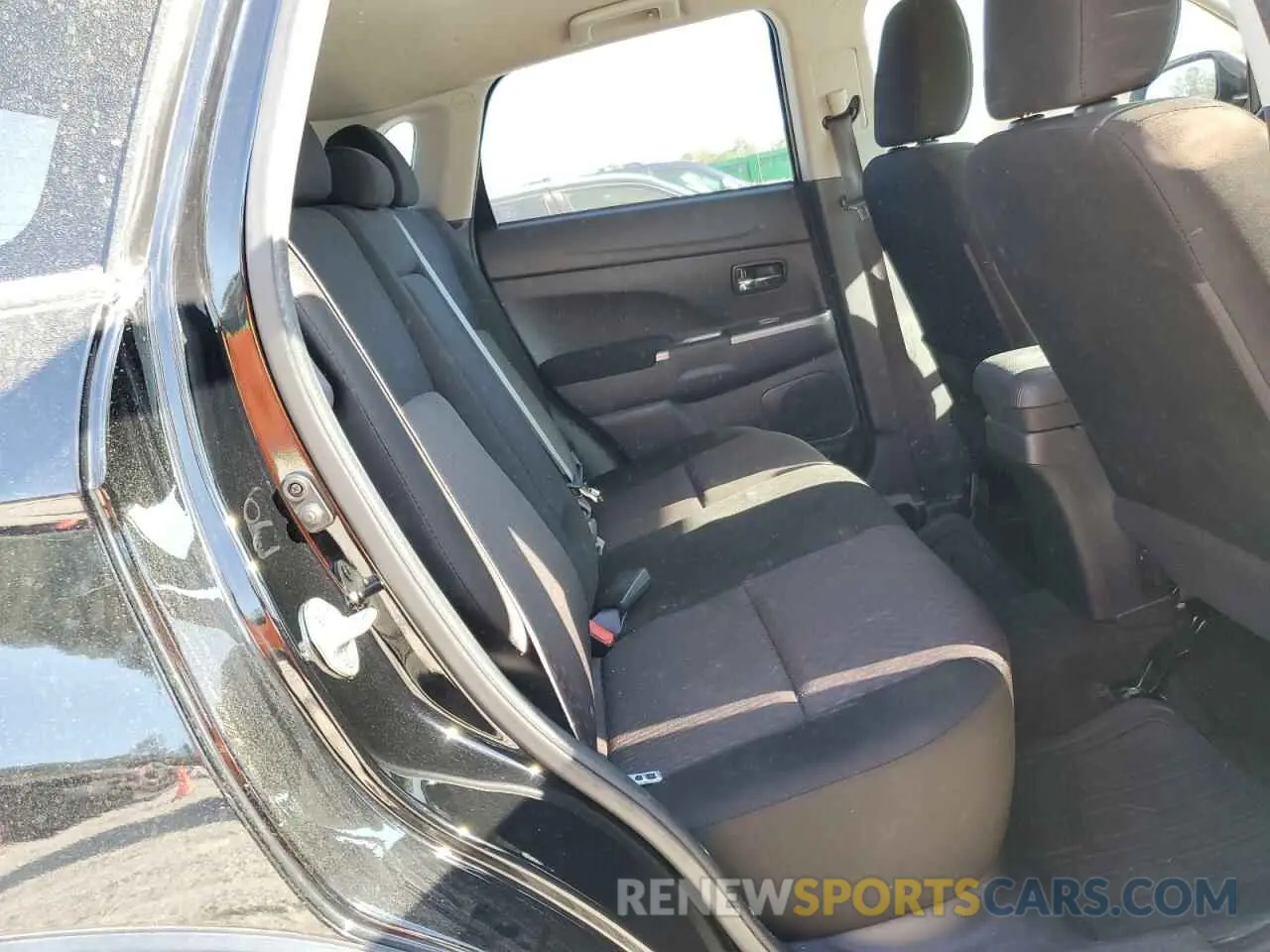 10 Photograph of a damaged car JA4AP3AU4KU020762 MITSUBISHI OUTLANDER 2019