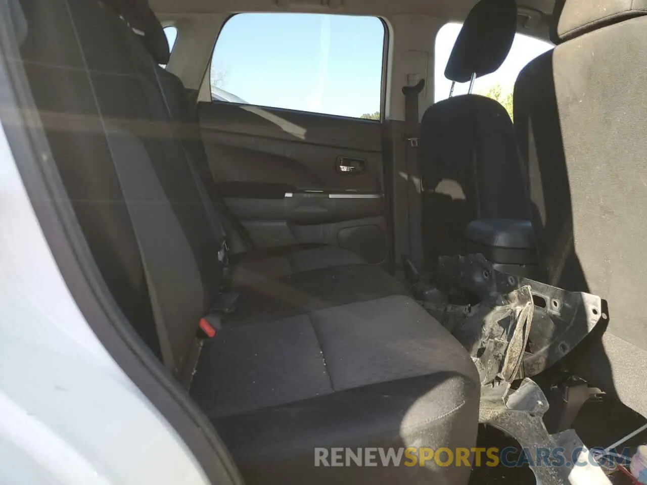 11 Photograph of a damaged car JA4AP3AU6KU003980 MITSUBISHI OUTLANDER 2019