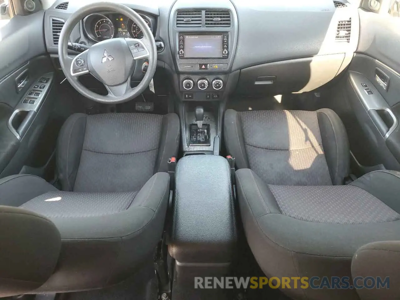 8 Photograph of a damaged car JA4AP3AU7KU030850 MITSUBISHI OUTLANDER 2019