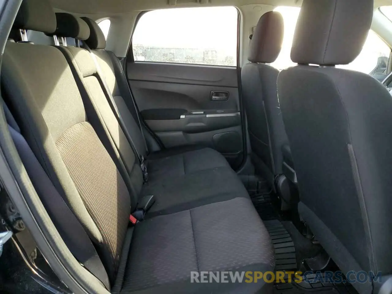 10 Photograph of a damaged car JA4AP3AU7KU035126 MITSUBISHI OUTLANDER 2019