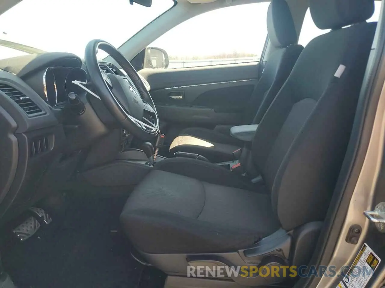 7 Photograph of a damaged car JA4AP3AU8KU008131 MITSUBISHI OUTLANDER 2019