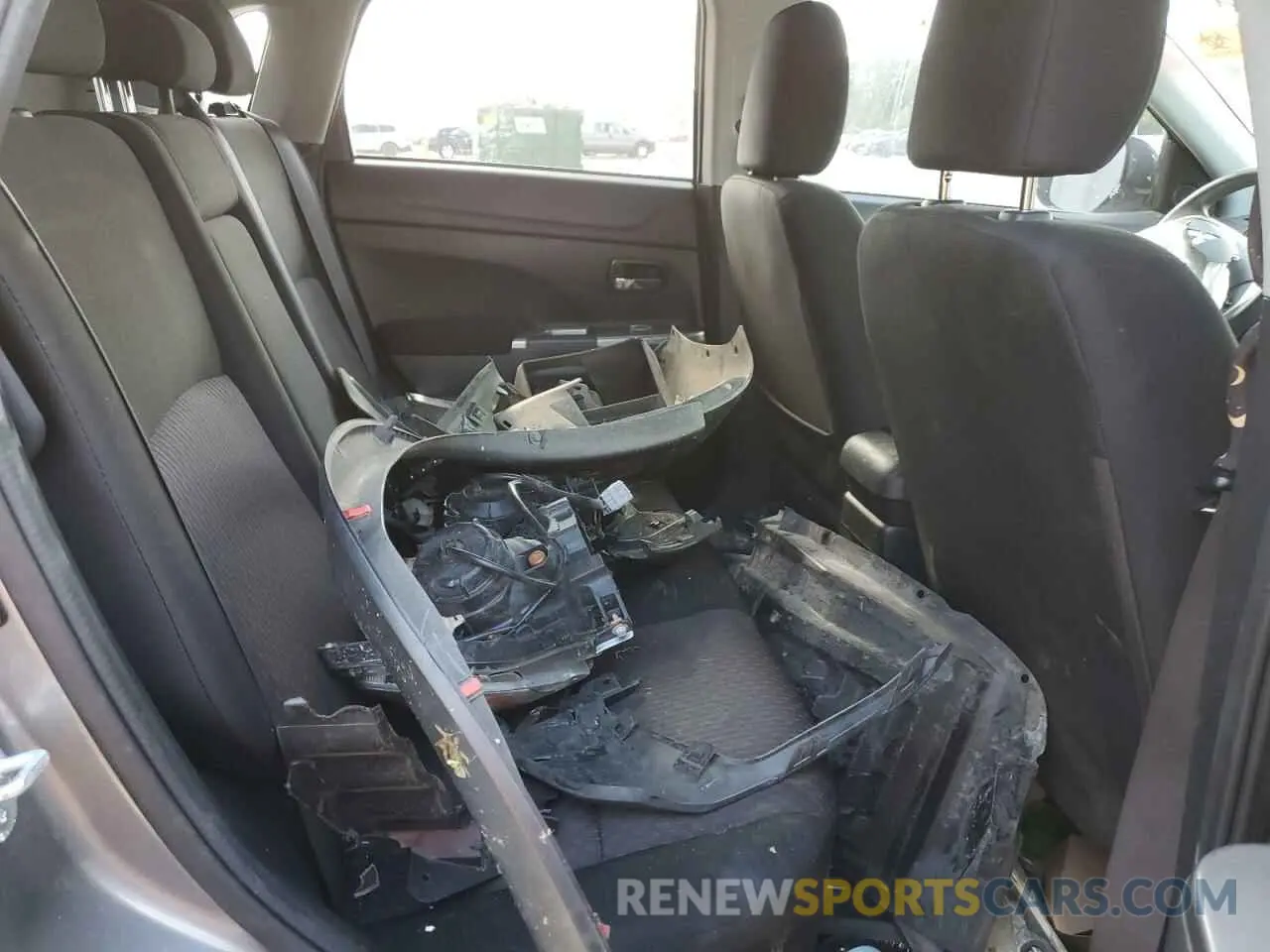 10 Photograph of a damaged car JA4AP3AU8KU017685 MITSUBISHI OUTLANDER 2019