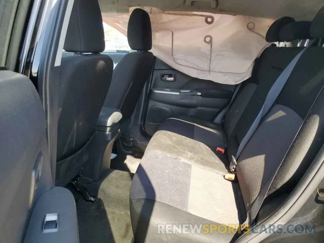 10 Photograph of a damaged car JA4AP4AU2KU027442 MITSUBISHI OUTLANDER 2019