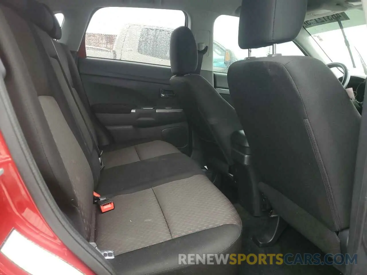 10 Photograph of a damaged car JA4AP4AU5KU017620 MITSUBISHI OUTLANDER 2019