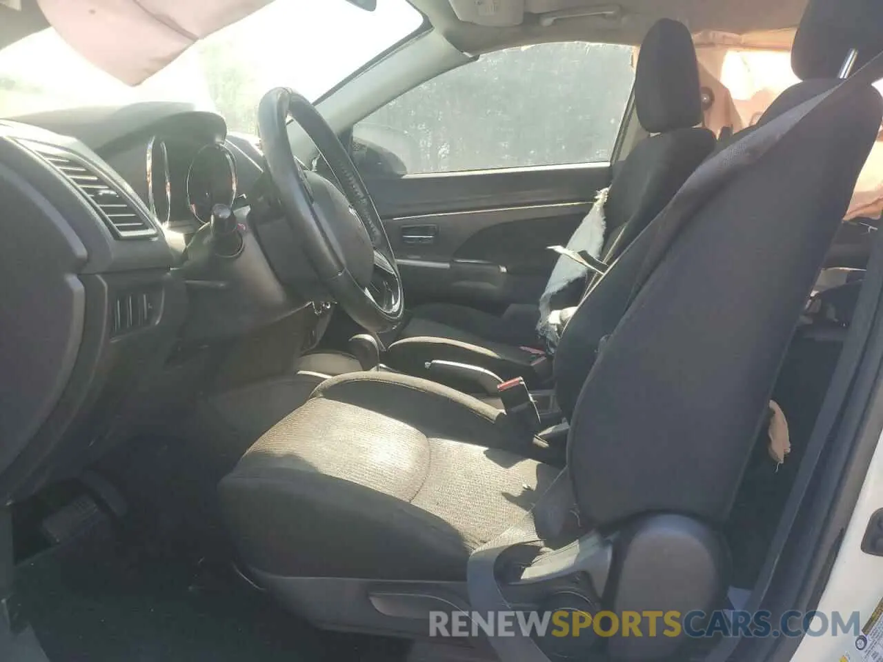 7 Photograph of a damaged car JA4AP4AU5KU017844 MITSUBISHI OUTLANDER 2019