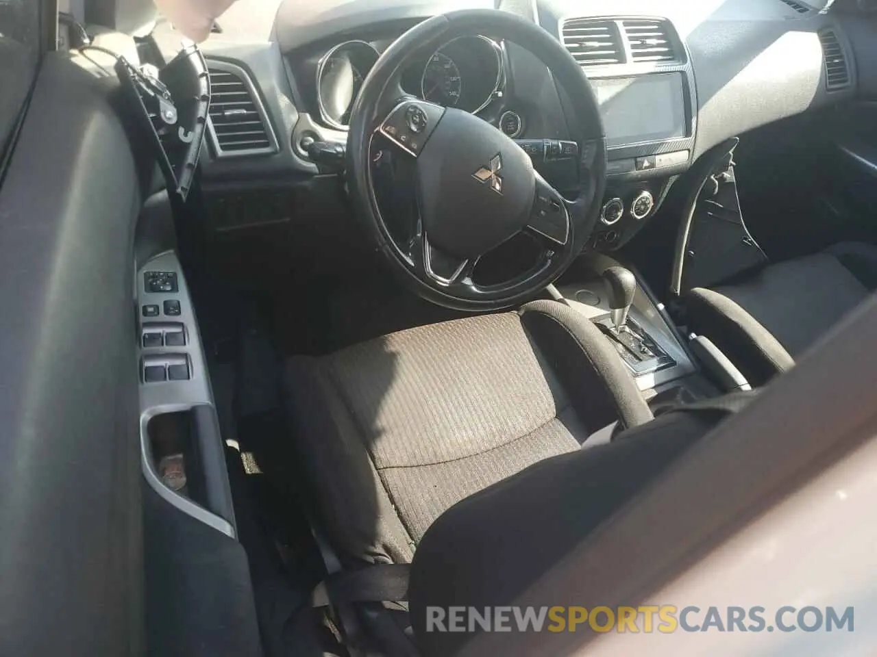 8 Photograph of a damaged car JA4AP4AU5KU017844 MITSUBISHI OUTLANDER 2019