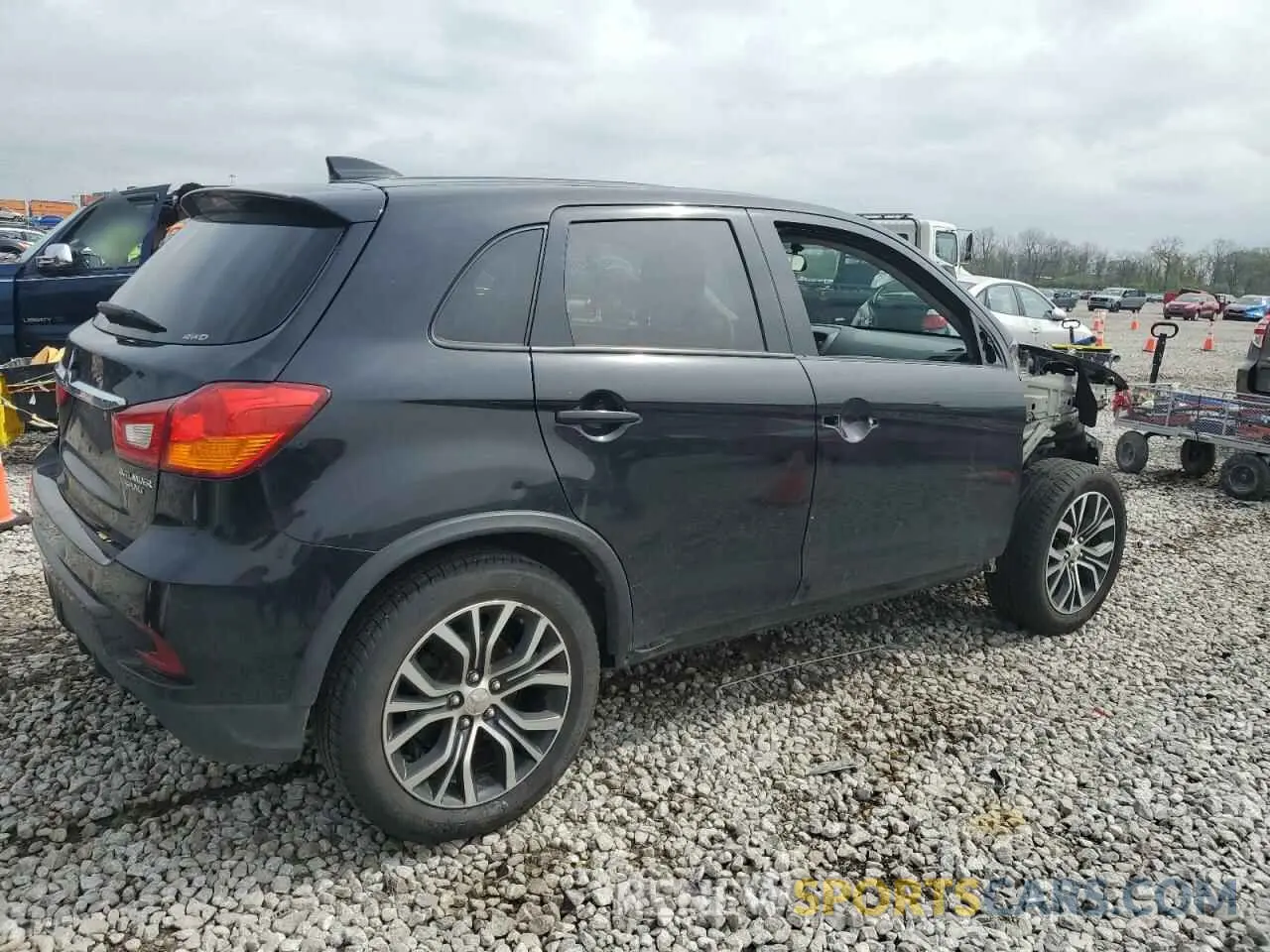 3 Photograph of a damaged car JA4AR3AU3KU013117 MITSUBISHI OUTLANDER 2019