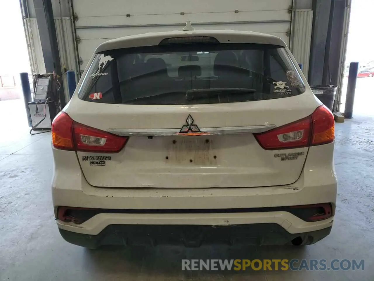 6 Photograph of a damaged car JA4AR3AU3KU033139 MITSUBISHI OUTLANDER 2019