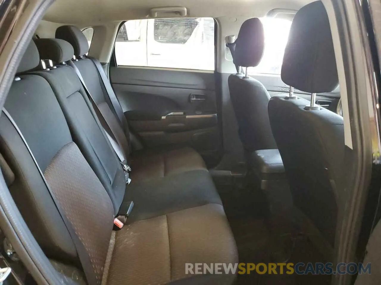 11 Photograph of a damaged car JA4AR3AU6KU005531 MITSUBISHI OUTLANDER 2019