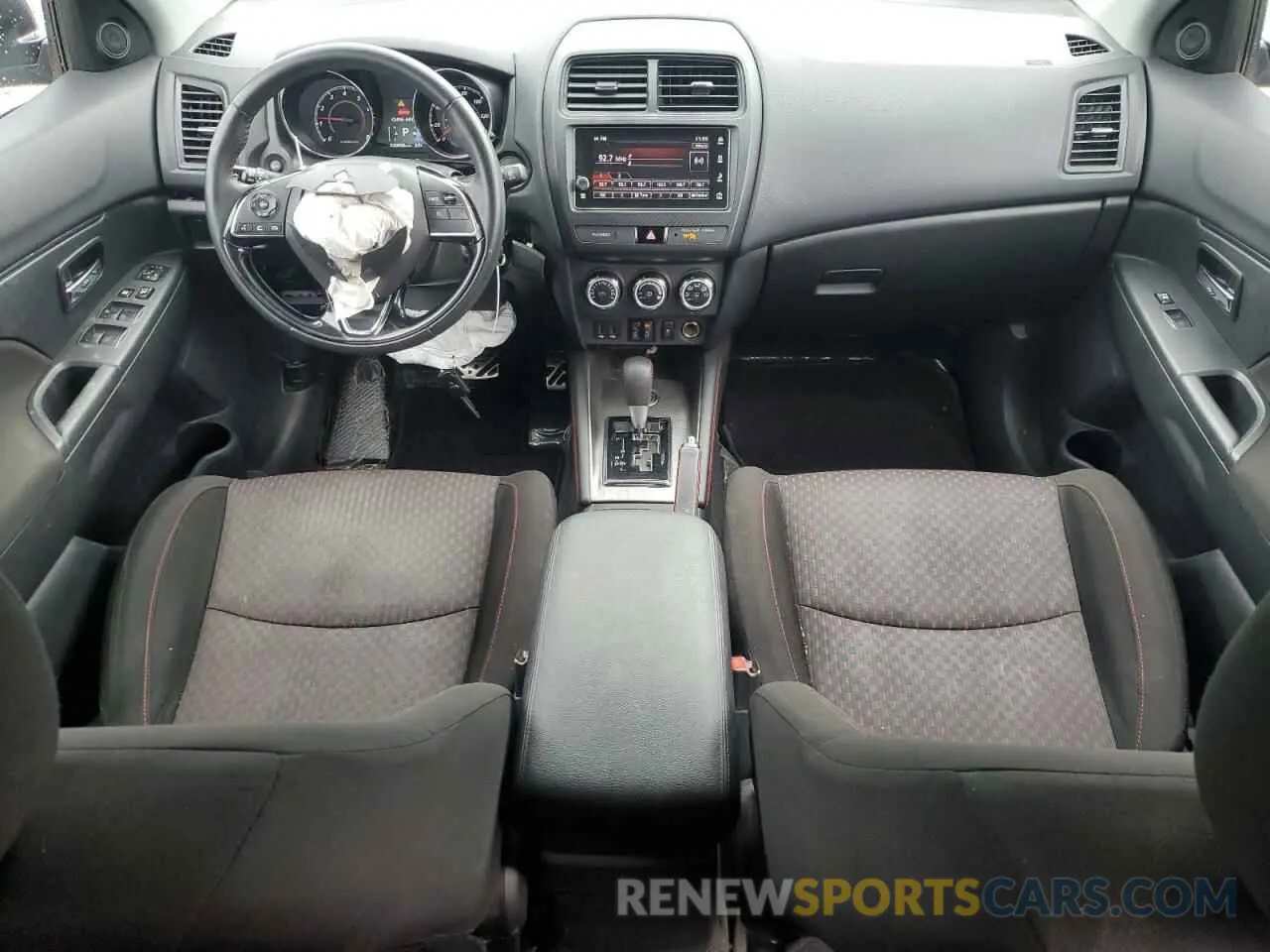 8 Photograph of a damaged car JA4AR3AUXKU019125 MITSUBISHI OUTLANDER 2019