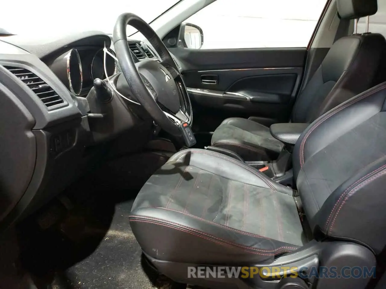 7 Photograph of a damaged car JA4AR4AW1KU018355 MITSUBISHI OUTLANDER 2019