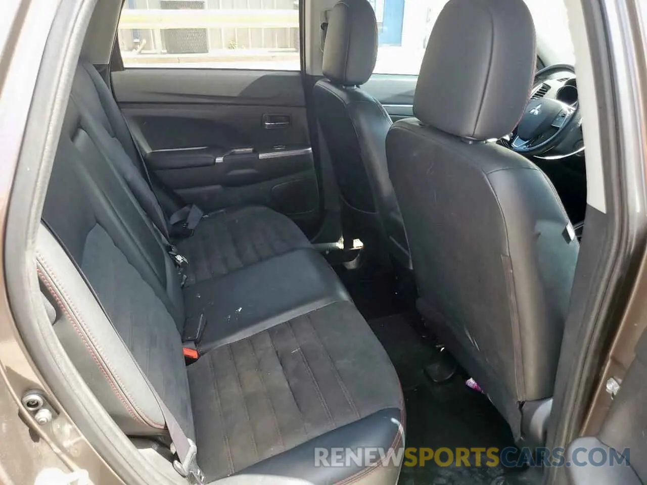 10 Photograph of a damaged car JA4AR4AW8KU005764 MITSUBISHI OUTLANDER 2019