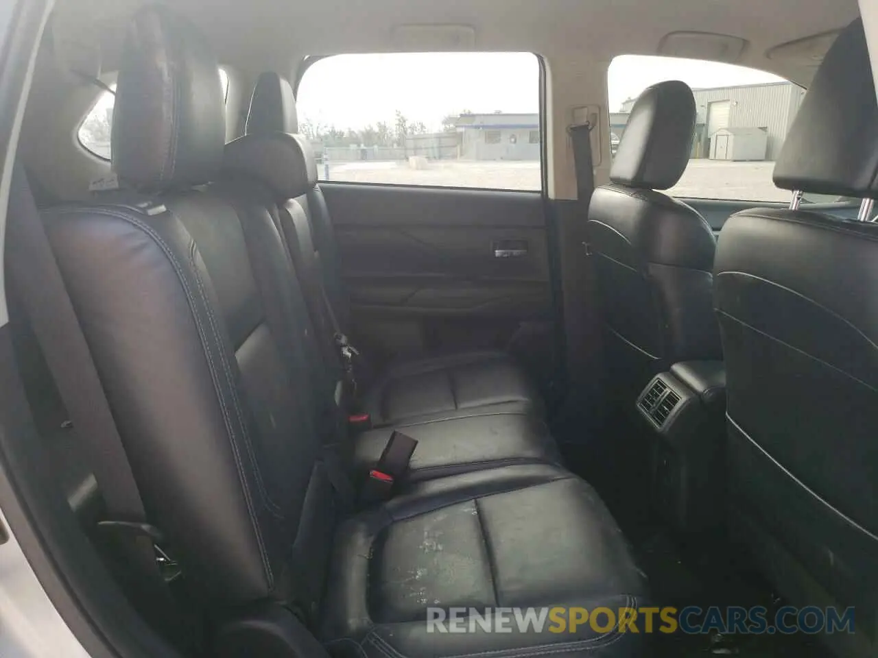 11 Photograph of a damaged car JA4AZ3A30KJ001063 MITSUBISHI OUTLANDER 2019