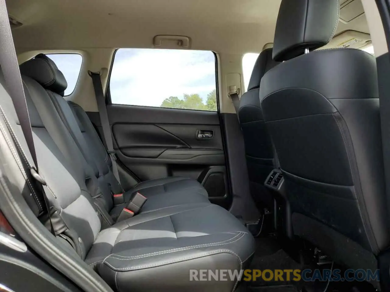 11 Photograph of a damaged car JA4AZ3A30KZ006331 MITSUBISHI OUTLANDER 2019
