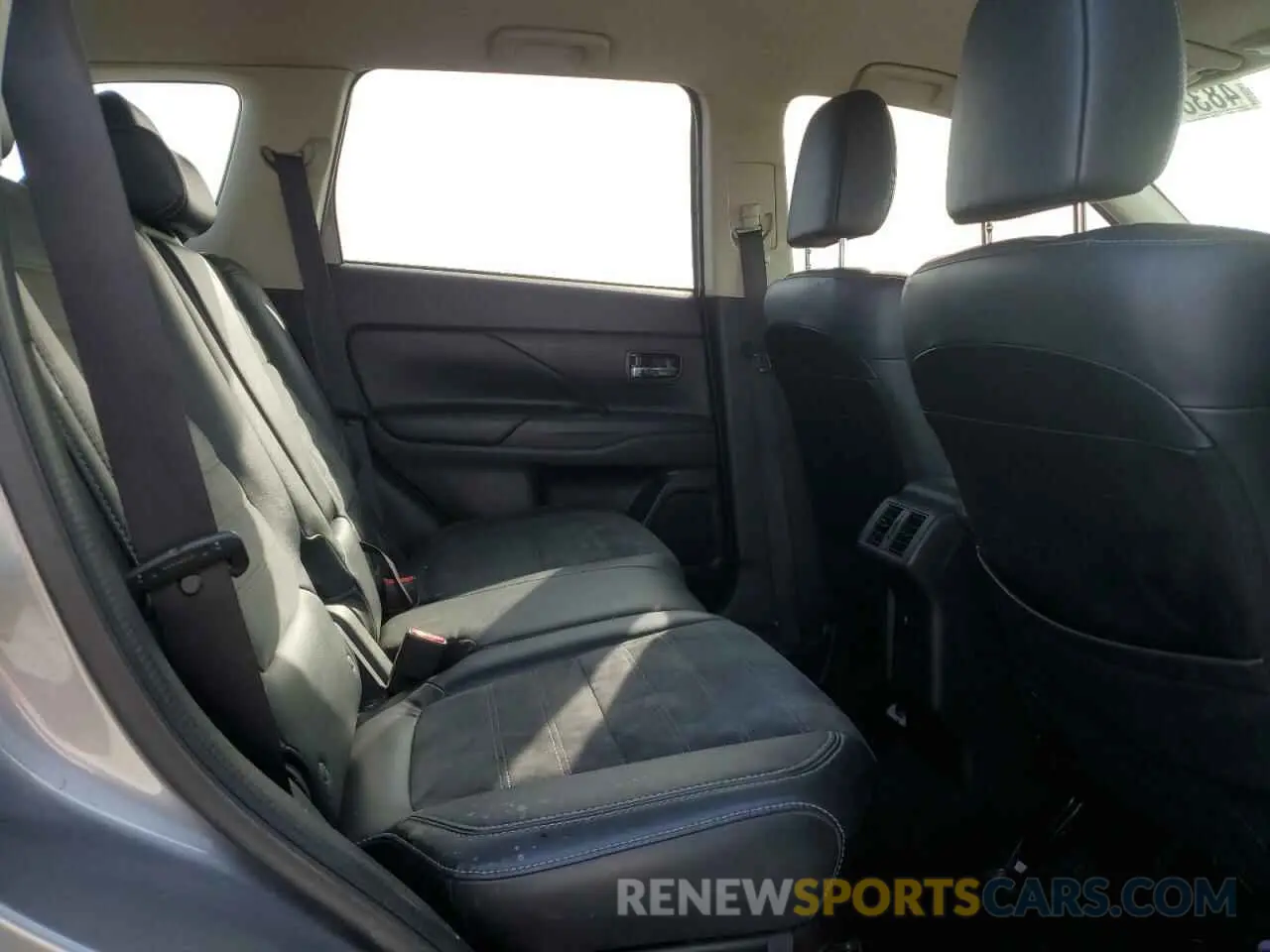 11 Photograph of a damaged car JA4AZ3A30KZ046876 MITSUBISHI OUTLANDER 2019