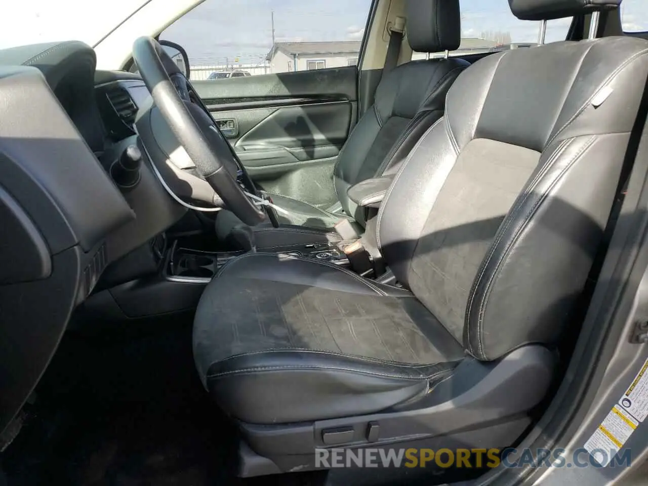 7 Photograph of a damaged car JA4AZ3A30KZ046876 MITSUBISHI OUTLANDER 2019
