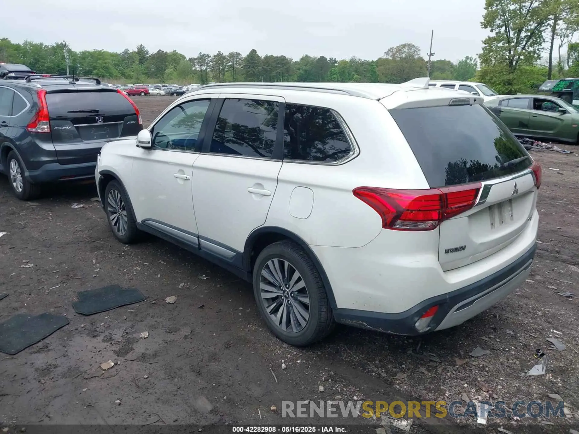 3 Photograph of a damaged car JA4AZ3A31KZ036096 MITSUBISHI OUTLANDER 2019