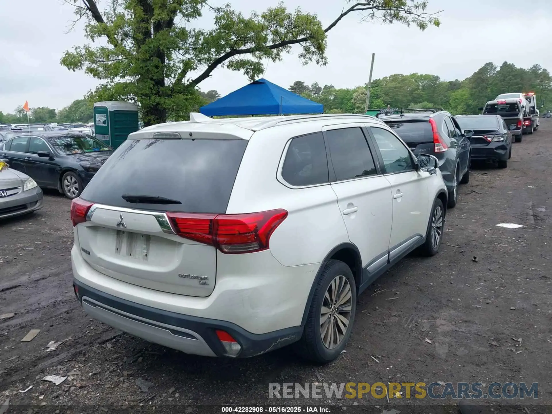 4 Photograph of a damaged car JA4AZ3A31KZ036096 MITSUBISHI OUTLANDER 2019