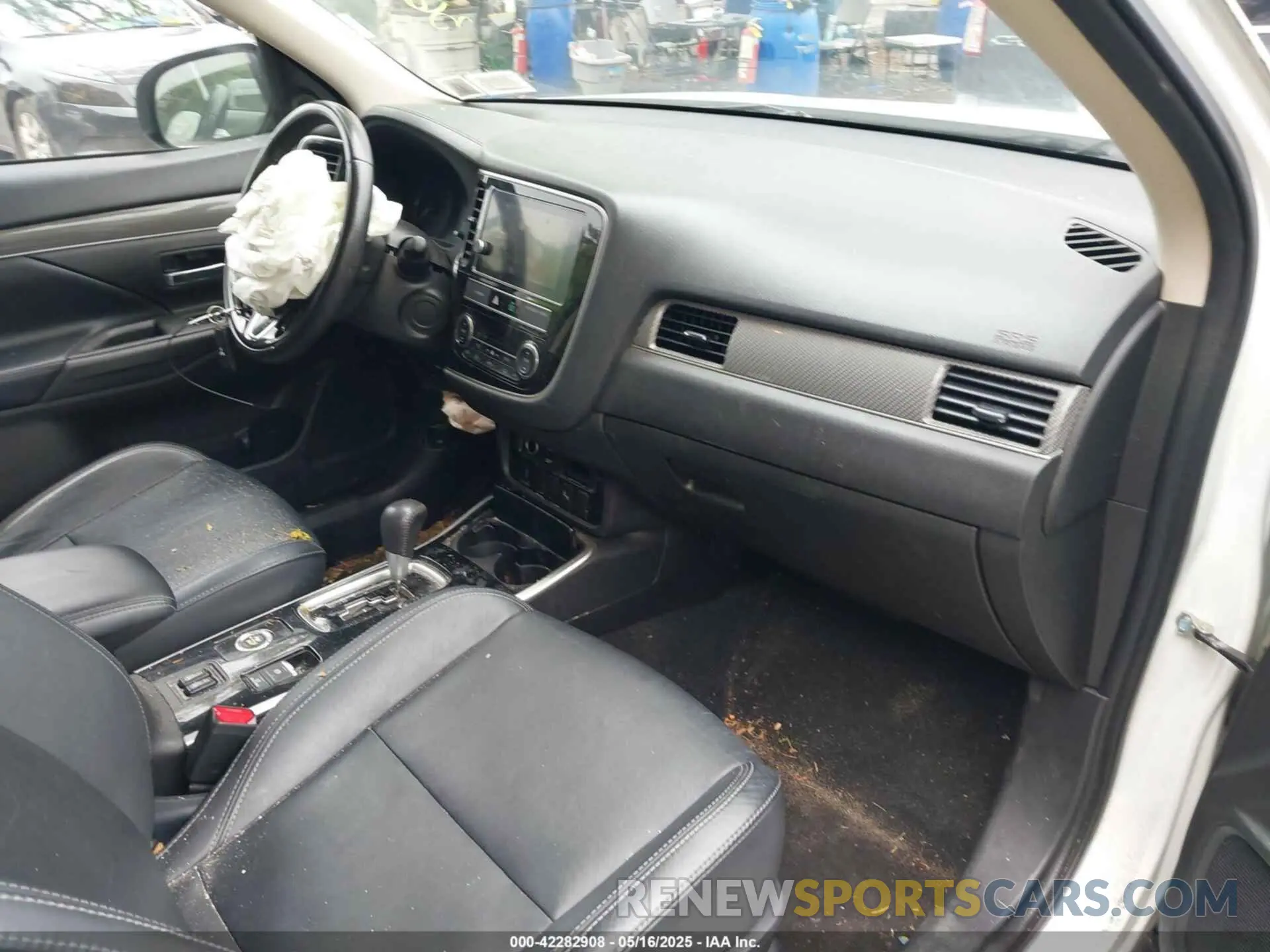 5 Photograph of a damaged car JA4AZ3A31KZ036096 MITSUBISHI OUTLANDER 2019