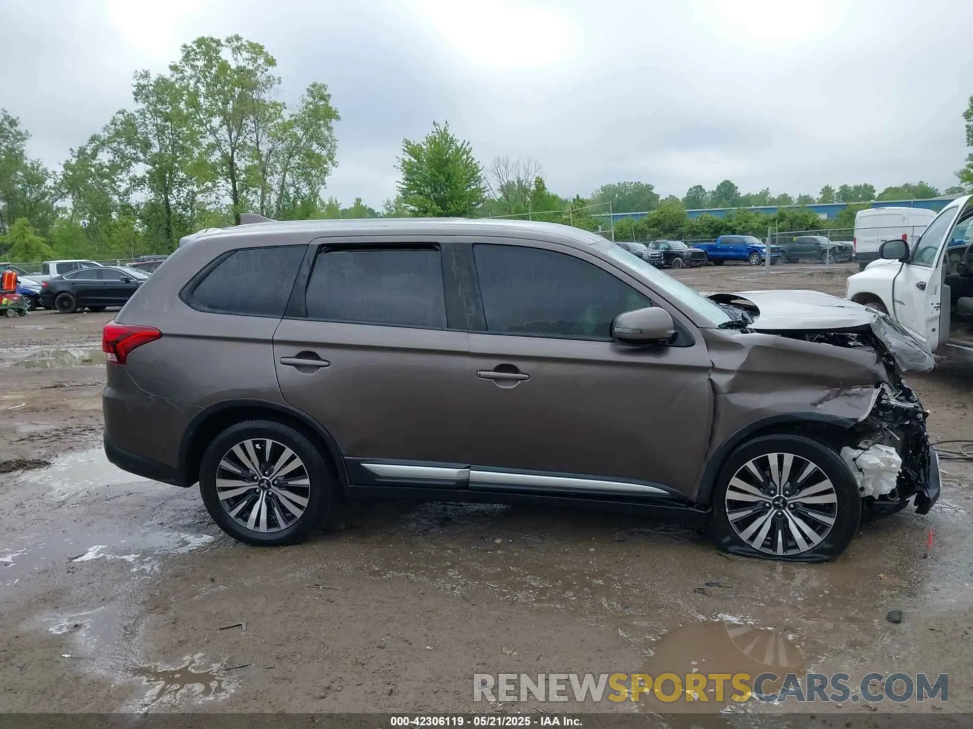 13 Photograph of a damaged car JA4AZ3A31KZ043372 MITSUBISHI OUTLANDER 2019