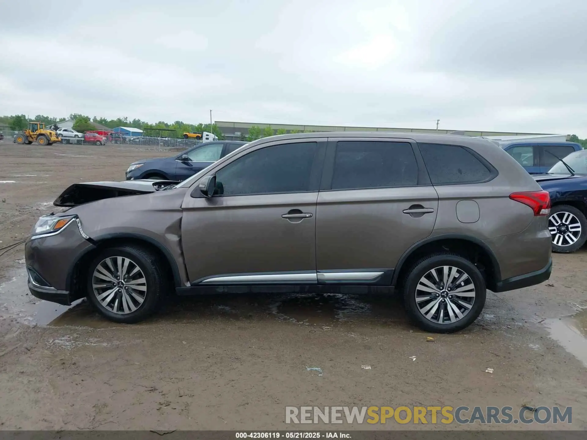 14 Photograph of a damaged car JA4AZ3A31KZ043372 MITSUBISHI OUTLANDER 2019
