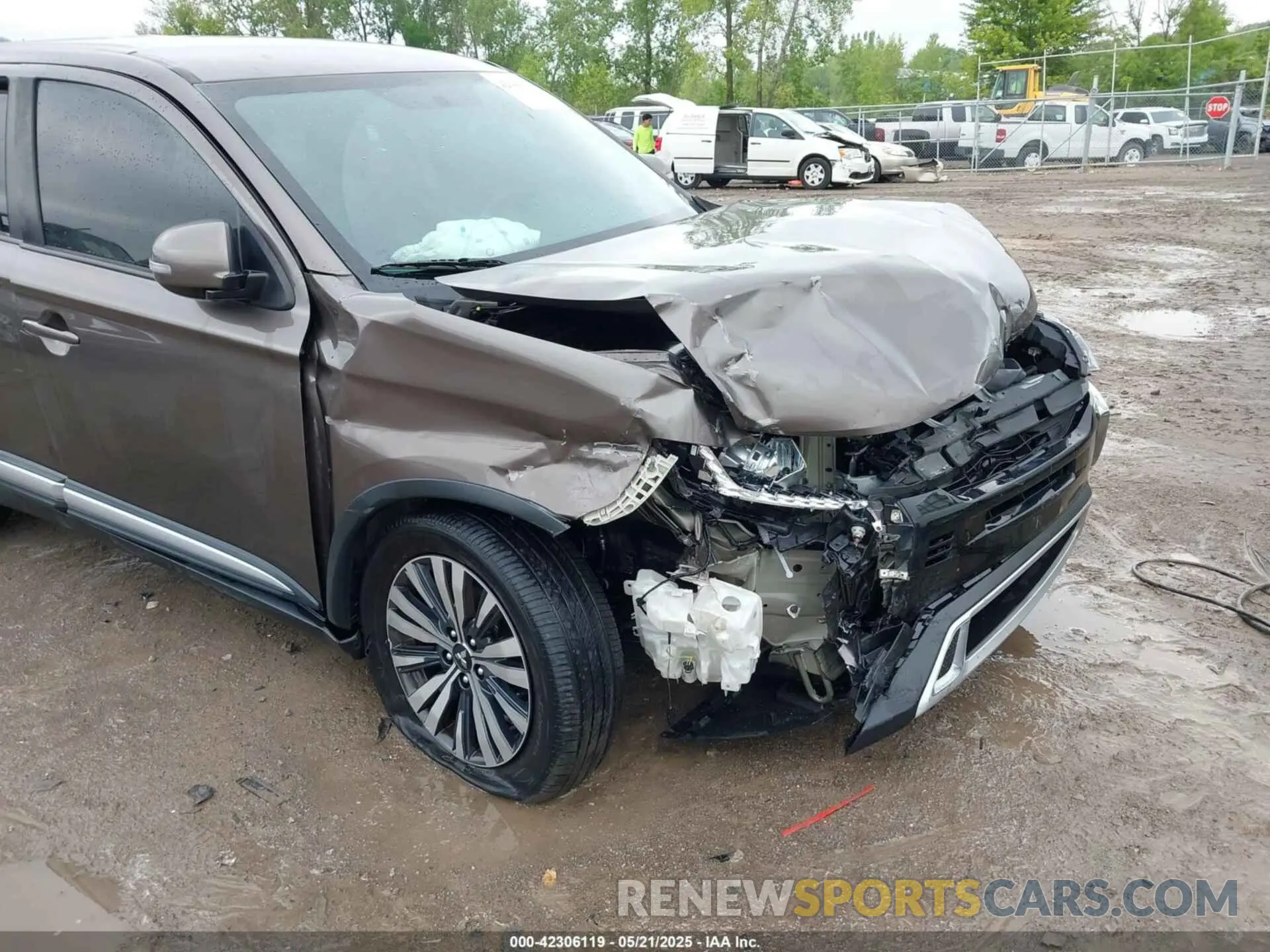 17 Photograph of a damaged car JA4AZ3A31KZ043372 MITSUBISHI OUTLANDER 2019