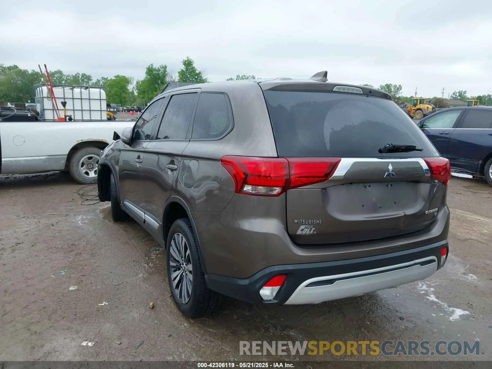 3 Photograph of a damaged car JA4AZ3A31KZ043372 MITSUBISHI OUTLANDER 2019