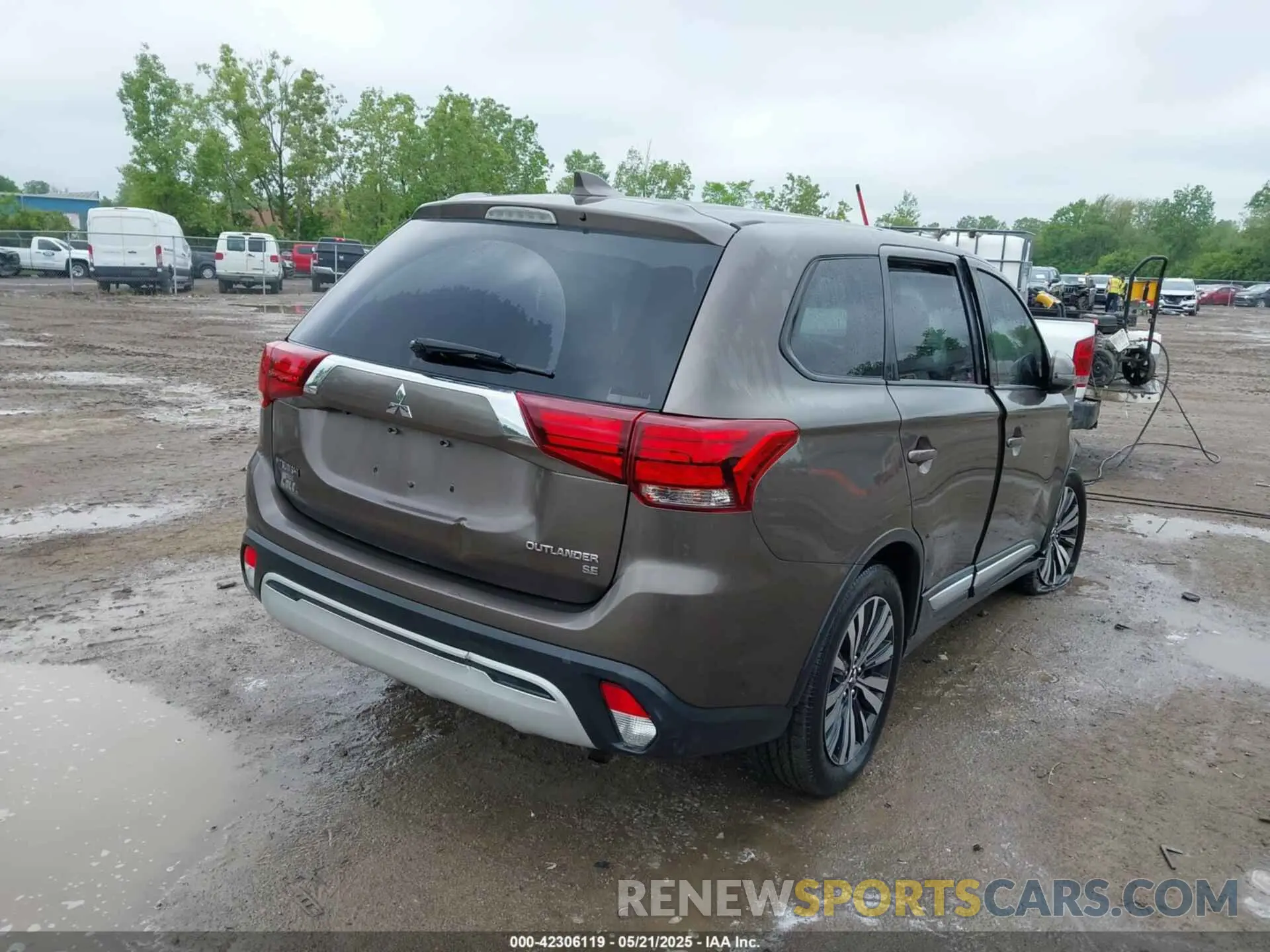 4 Photograph of a damaged car JA4AZ3A31KZ043372 MITSUBISHI OUTLANDER 2019