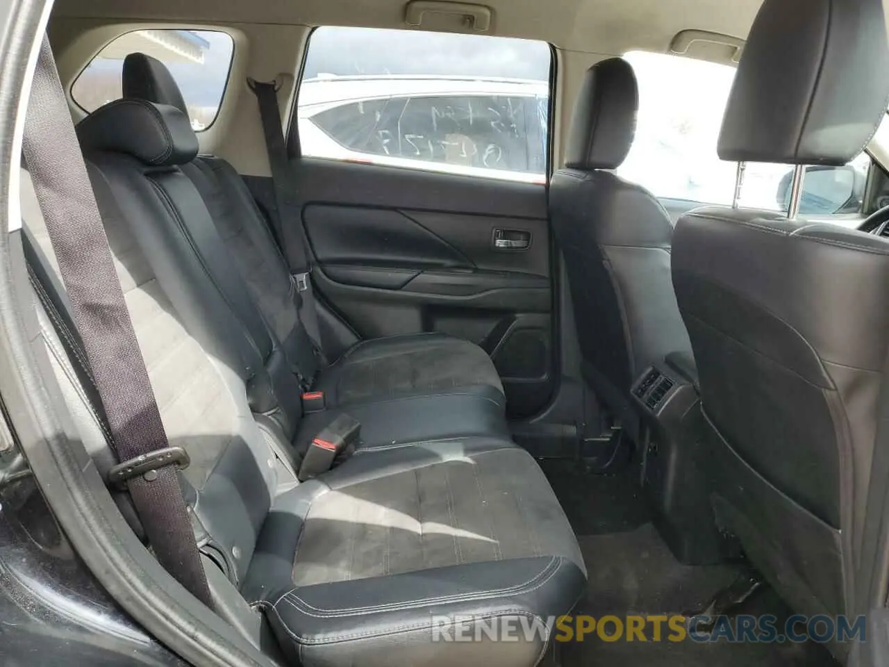 11 Photograph of a damaged car JA4AZ3A31KZ047129 MITSUBISHI OUTLANDER 2019