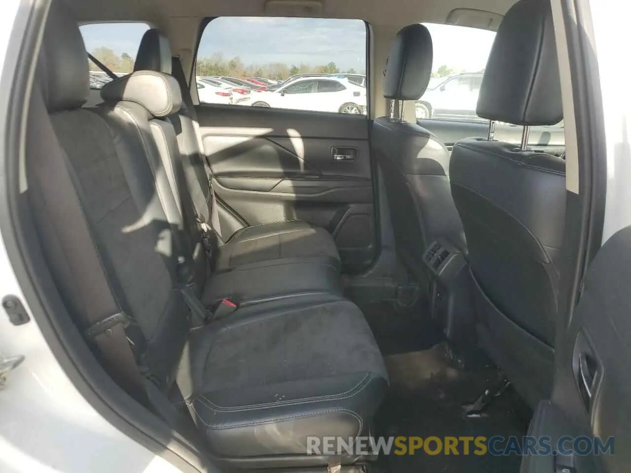 12 Photograph of a damaged car JA4AZ3A32KZ005438 MITSUBISHI OUTLANDER 2019