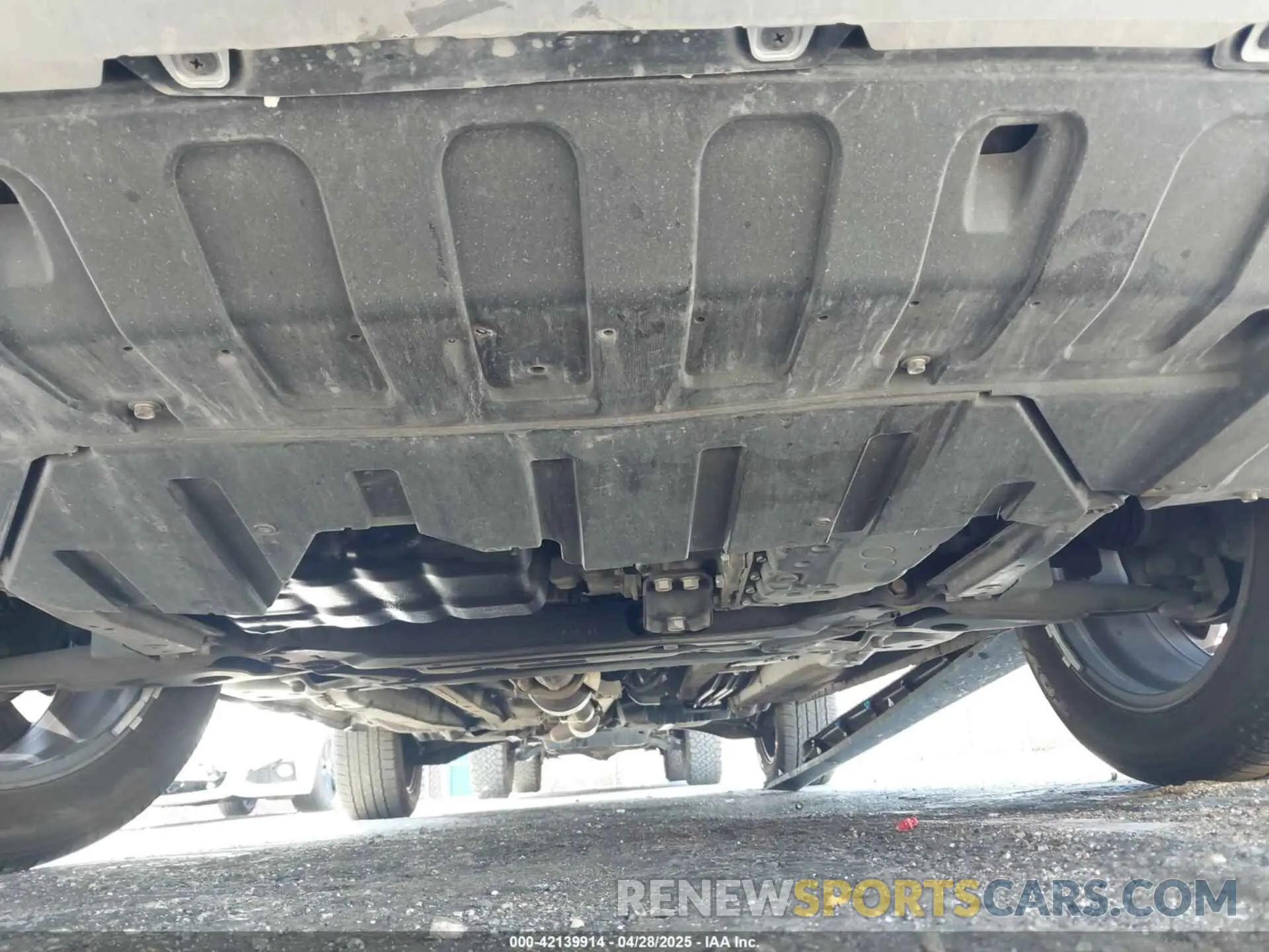 19 Photograph of a damaged car JA4AZ3A32KZ012387 MITSUBISHI OUTLANDER 2019