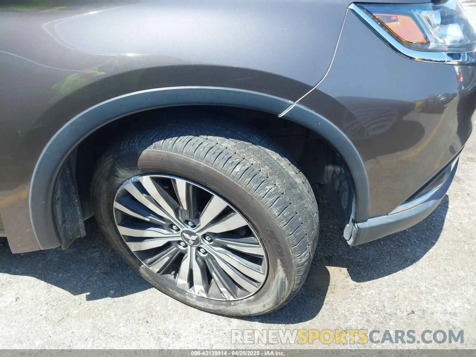 21 Photograph of a damaged car JA4AZ3A32KZ012387 MITSUBISHI OUTLANDER 2019