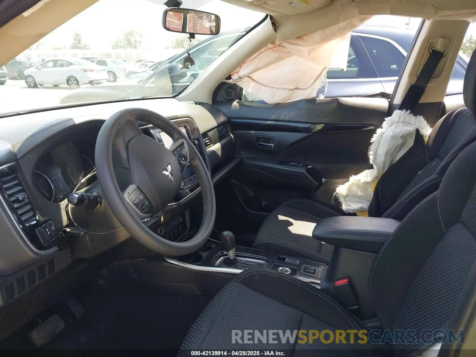 5 Photograph of a damaged car JA4AZ3A32KZ012387 MITSUBISHI OUTLANDER 2019