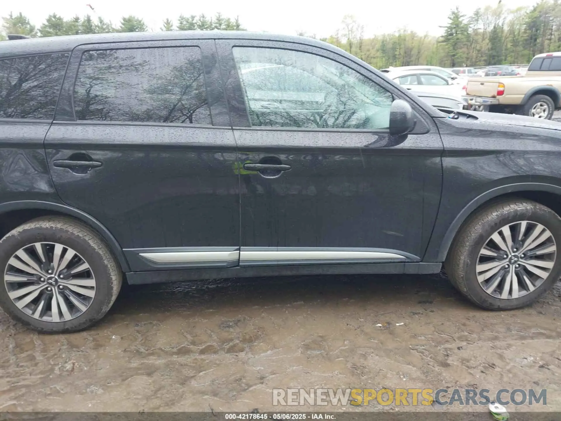 13 Photograph of a damaged car JA4AZ3A32KZ020814 MITSUBISHI OUTLANDER 2019