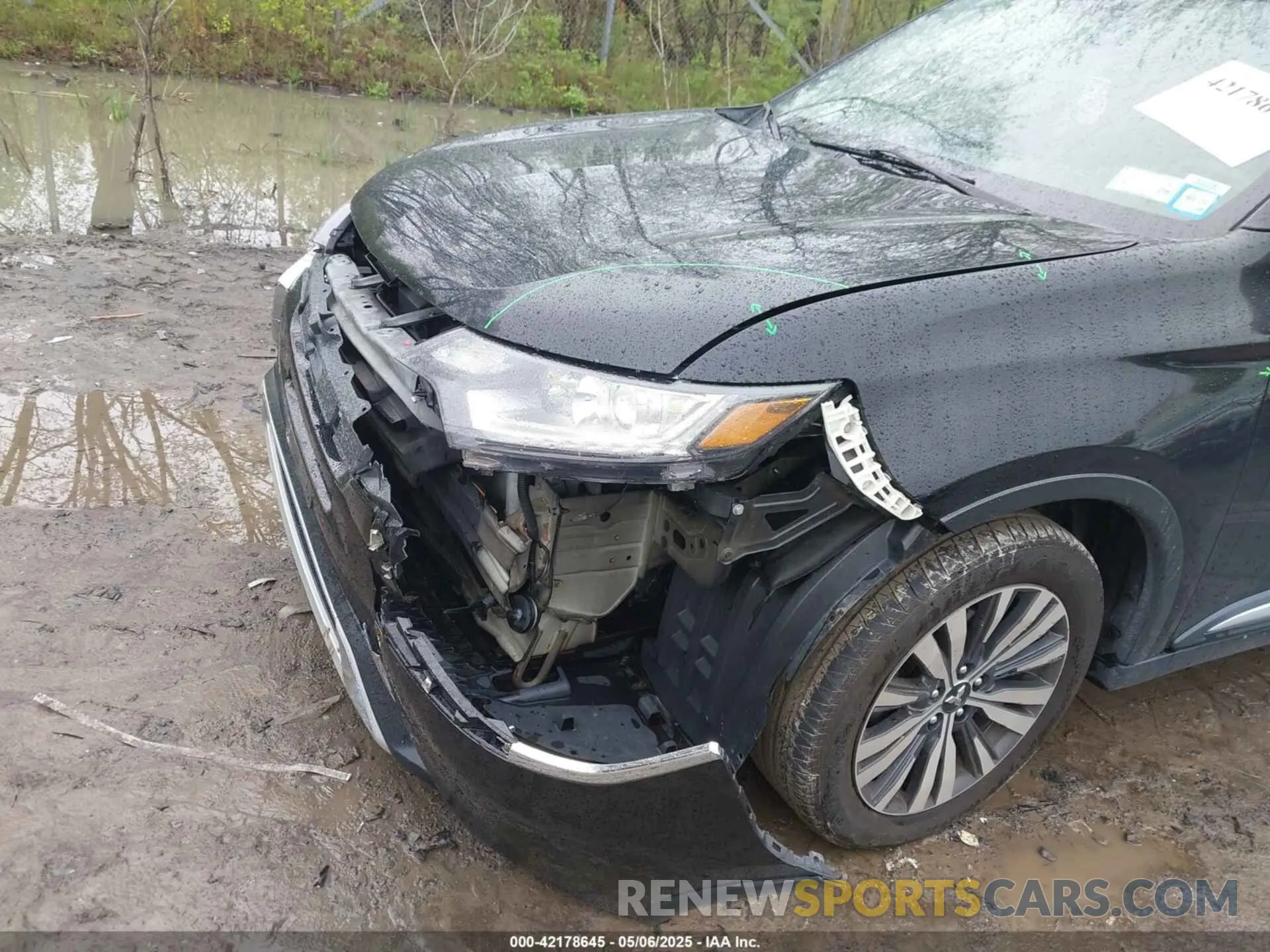 17 Photograph of a damaged car JA4AZ3A32KZ020814 MITSUBISHI OUTLANDER 2019