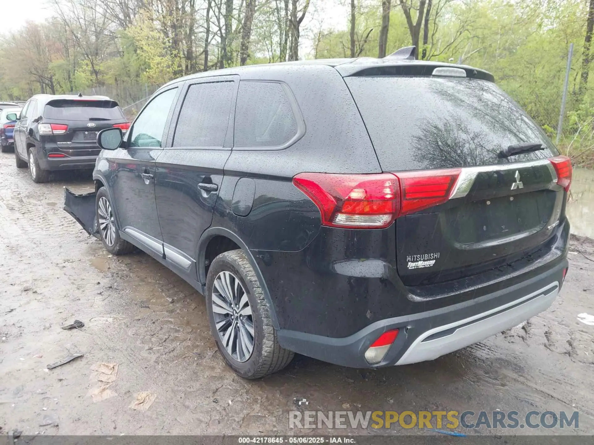 3 Photograph of a damaged car JA4AZ3A32KZ020814 MITSUBISHI OUTLANDER 2019