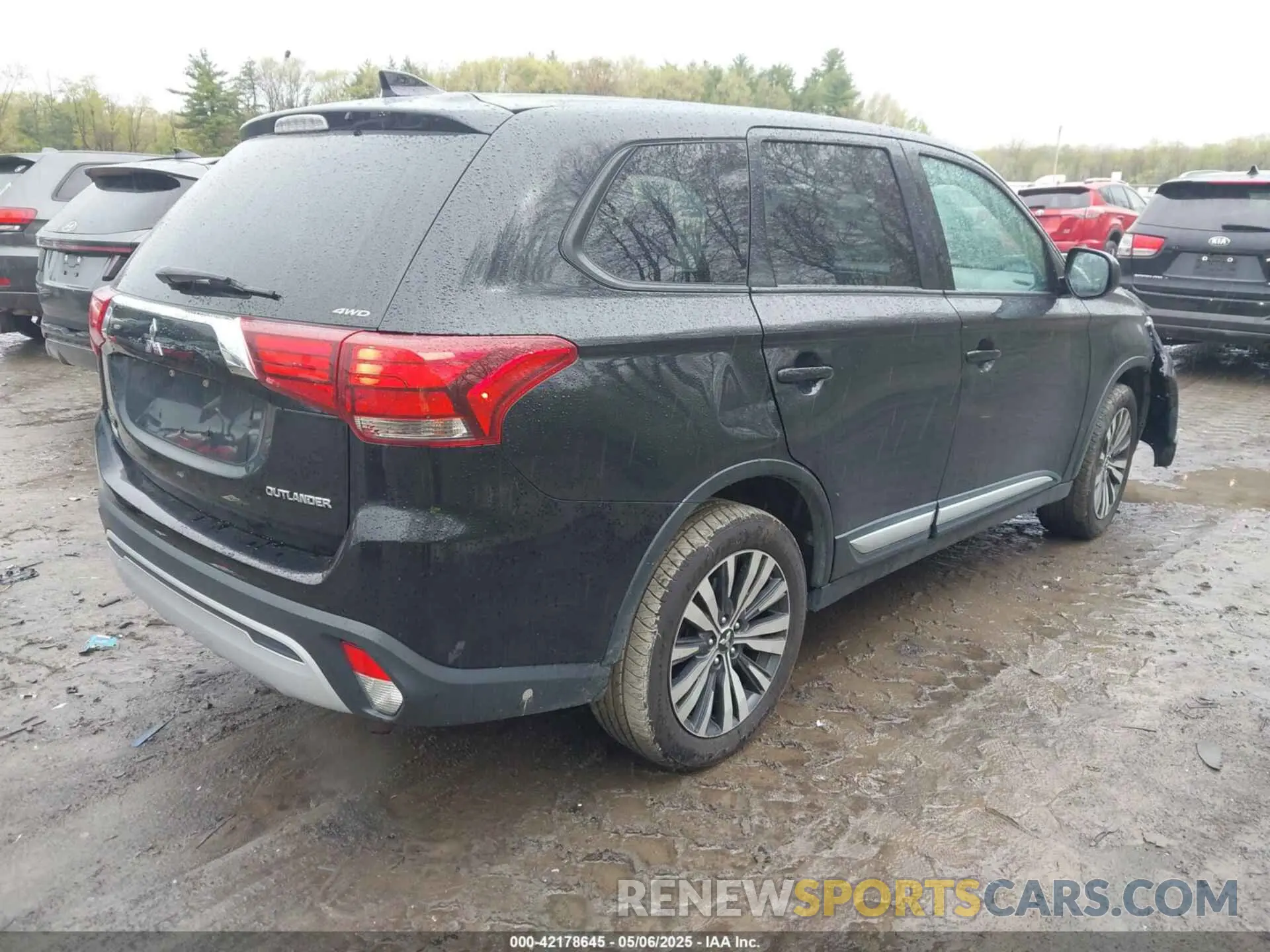 4 Photograph of a damaged car JA4AZ3A32KZ020814 MITSUBISHI OUTLANDER 2019