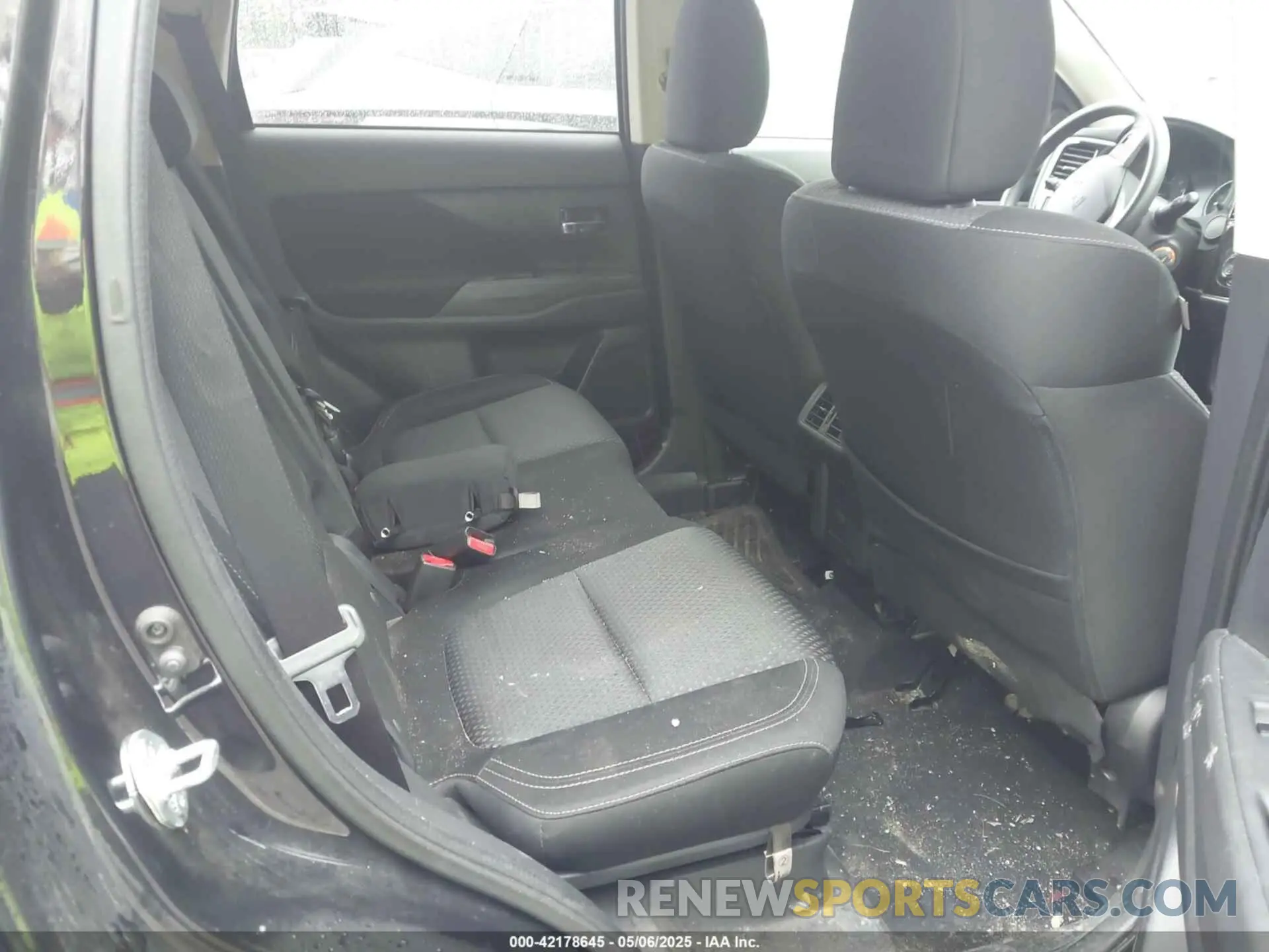 8 Photograph of a damaged car JA4AZ3A32KZ020814 MITSUBISHI OUTLANDER 2019