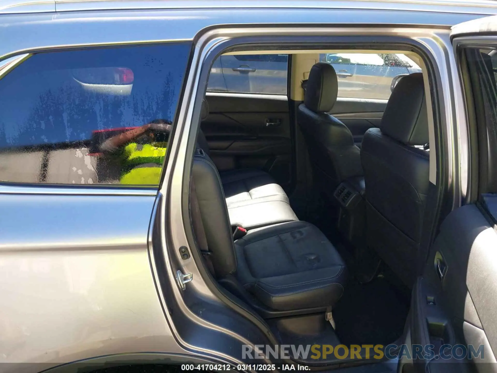 8 Photograph of a damaged car JA4AZ3A32KZ023910 MITSUBISHI OUTLANDER 2019